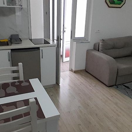 Klent Studio Apartment Pogradec Esterno foto