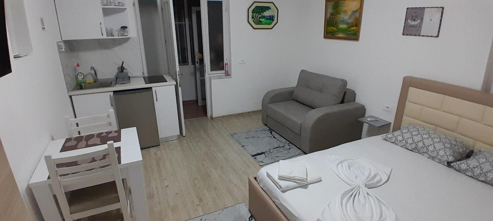 Klent Studio Apartment Pogradec Esterno foto